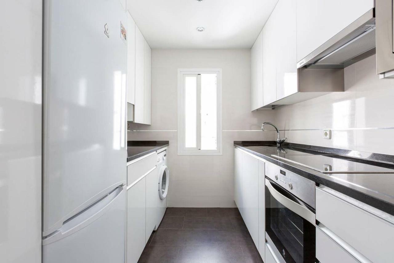 Apartamentos La Vaguada Suites Madrid Exterior photo
